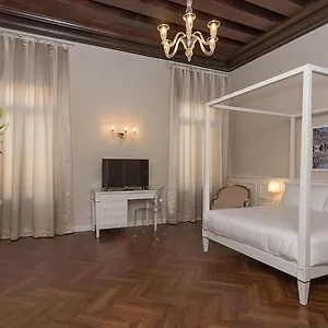 Sonder Salute Palace Hotel Venecia